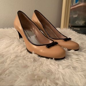 EUC Marc Jacobs Round Toed w/ Bow Leather Heels!